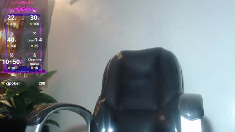 Snapshot of katty_findom_ chatting on December 11, 4:31 pm katty online show from December 11, 4:31 pm