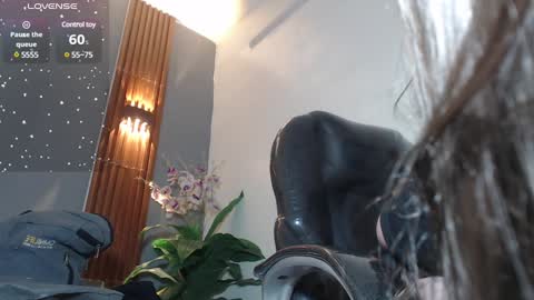 Snapshot of katty_findom_ chatting on January 17, 12:31 pm katty online show from January 17, 12:31 pm