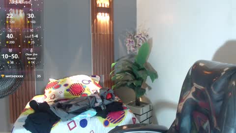 Snapshot of katty_findom_ chatting on February 1, 3:39 pm katty online show from February 1, 3:39 pm