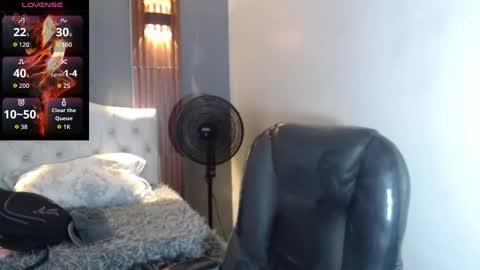 Snapshot of katty_findom_ chatting on October 21, 12:39 pm katty online show from October 21, 12:39 pm