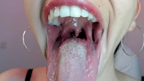 Snapshot of katty_mouth chatting on June 4, 7:20 pm Katty online show from June 4, 7:20 pm