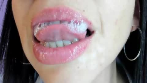 Snapshot of katty_mouth chatting on June 14, 6:32 pm Katty online show from June 14, 6:32 pm