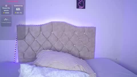 Snapshot of kattycurvy_ chatting on October 11, 11:58 pm katty peach online show from October 11, 11:58 pm