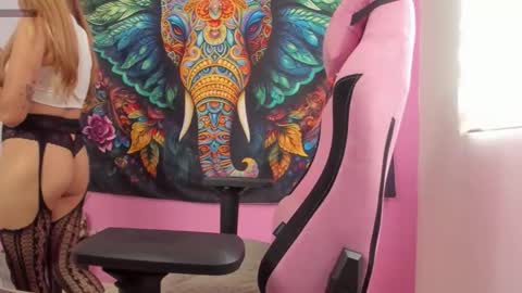 Snapshot of katy_simpsons chatting on November 25, 8:42 pm katy simpsons online show from November 25, 8:42 pm