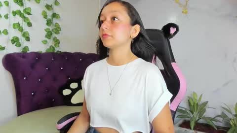 Snapshot of katy_sweet19 chatting on December 2, 6:36 pm Katy online show from December 2, 6:36 pm