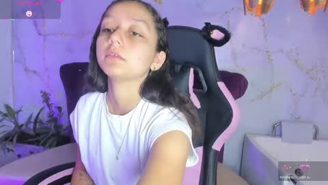Snapshot of katy_sweet19 chatting on June 8, 10:37 am Katy online show from June 8, 10:37 am