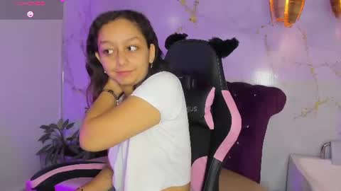Snapshot of katy_sweet19 chatting on June 27, 10:42 am Katy online show from June 27, 10:42 am