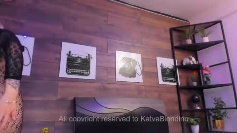 Snapshot of katyablonding chatting on September 9, 2:05 pm salo online show from September 9, 2:05 pm