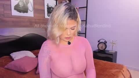Snapshot of katyablonding chatting on September 29, 3:50 pm salo online show from September 29, 3:50 pm