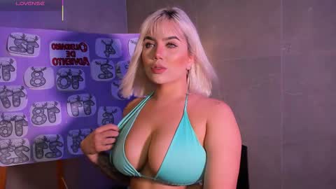 Snapshot of katyablonding chatting on December 1, 5:07 pm salo online show from December 1, 5:07 pm