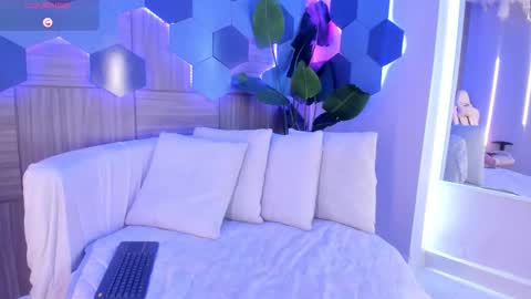    online show from February 27, 8:09 pm