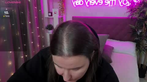 Snapshot of katyaneilson chatting on May 12, 6:32 am Kate online show from May 12, 6:32 am