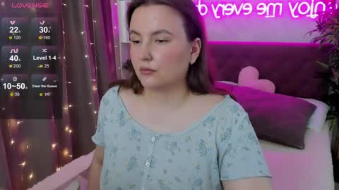 Snapshot of katyaneilson chatting on June 5, 7:14 am Kate online show from June 5, 7:14 am