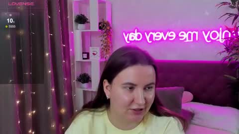 Snapshot of katyaneilson chatting on June 13, 6:33 am Kate online show from June 13, 6:33 am
