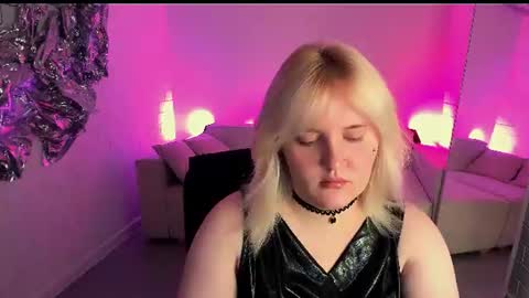 Snapshot of katybriggs chatting on June 16, 5:10 am Katy online show from June 16, 5:10 am