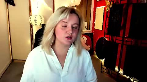 Snapshot of katybriggs chatting on June 23, 9:07 am Katy online show from June 23, 9:07 am
