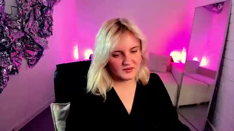 Snapshot of katybriggs chatting on June 24, 5:06 am Katy online show from June 24, 5:06 am