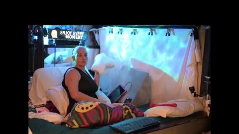 Snapshot of katycouple69 chatting on March 1, 5:53 am katycouple69 online show from March 1, 5:53 am