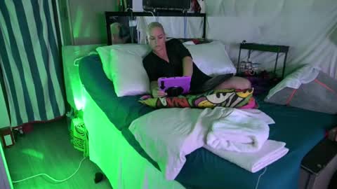 Snapshot of katycouple69 chatting on March 8, 7:12 am katycouple69 online show from March 8, 7:12 am