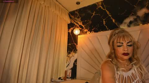 Snapshot of katyhornymilfsexy chatting on June 17, 11:56 am katy online show from June 17, 11:56 am