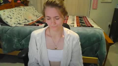 Snapshot of katynowhere chatting on February 13, 5:16 am Katy online show from February 13, 5:16 am