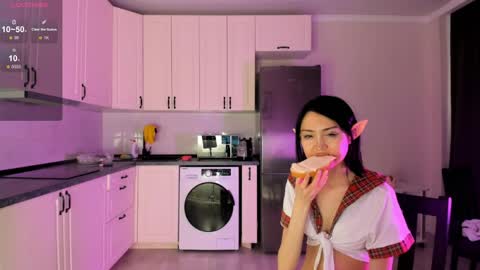 Snapshot of kawai_mai chatting on May 17, 1:51 pm mai online show from May 17, 1:51 pm