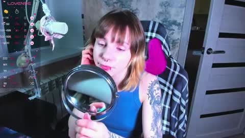 Snapshot of kawaii_power_uwu chatting on November 17, 8:31 am Kira-chan online show from November 17, 8:31 am