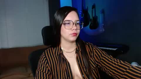 Snapshot of kay_avrill chatting on June 25, 5:50 pm Kay online show from June 25, 5:50 pm