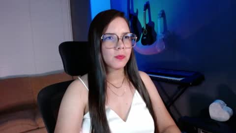 Snapshot of kay_avrill chatting on July 25, 1:25 am Kay online show from July 25, 1:25 am