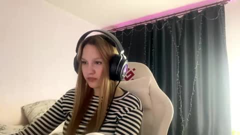 Amia online show from May 1, 6:34 pm
