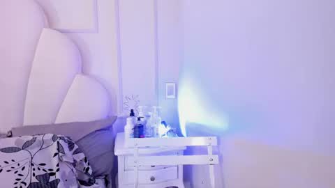 Snapshot of kaylachannell chatting on June 19, 4:17 am kaylachannell online show from June 19, 4:17 am