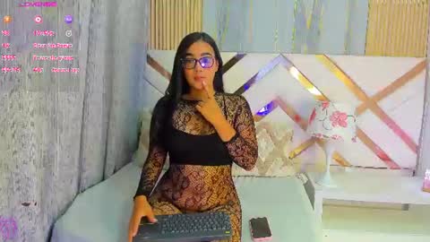 Snapshot of kayladavies_ chatting on July 6, 12:57 pm kayladavies_ online show from July 6, 12:57 pm