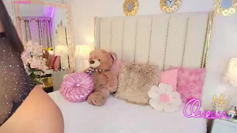 Snapshot of kayladavies_ chatting on July 13, 1:14 pm kayladavies_ online show from July 13, 1:14 pm