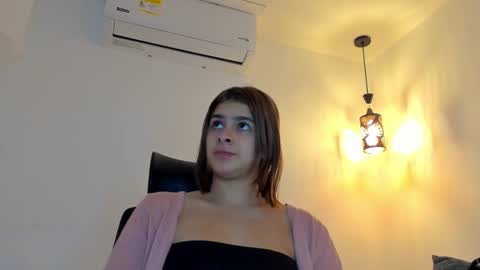 Snapshot of kaylajhonnes6 chatting on September 17, 12:07 pm      K A Y L A      online show from September 17, 12:07 pm