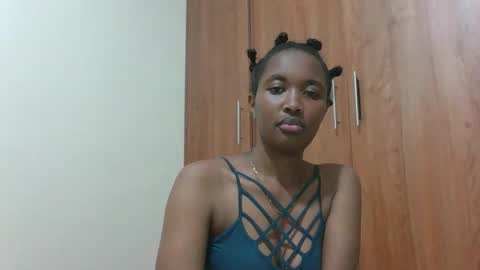 Snapshot of kaylar005 chatting on May 14, 5:20 pm kaylar online show from May 14, 5:20 pm