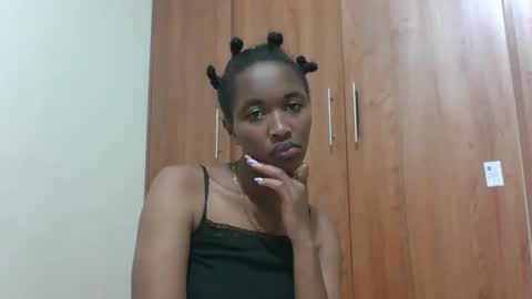 Snapshot of kaylar005 chatting on May 15, 5:42 pm kaylar online show from May 15, 5:42 pm