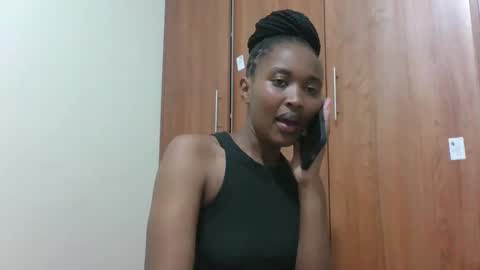 Snapshot of kaylar005 chatting on May 21, 5:42 pm kaylar online show from May 21, 5:42 pm