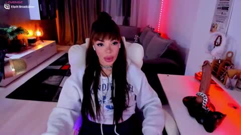 Snapshot of kaylee____77 chatting on January 11, 4:01 pm kaylee online show from January 11, 4:01 pm