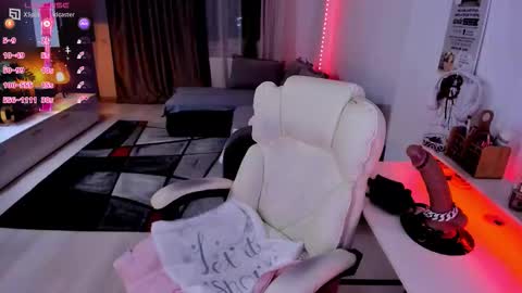 Snapshot of kaylee____77 chatting on February 11, 4:34 pm kaylee online show from February 11, 4:34 pm