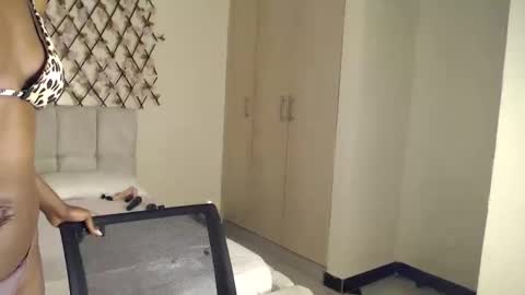 Snapshot of kayleeeee_ee chatting on October 2, 1:40 pm Kaylee online show from October 2, 1:40 pm