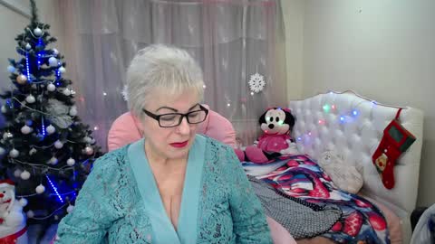 kaylesmoll online show from January 16, 4:28 am