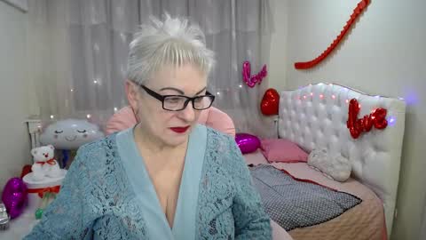 kaylesmoll online show from February 22, 3:56 am