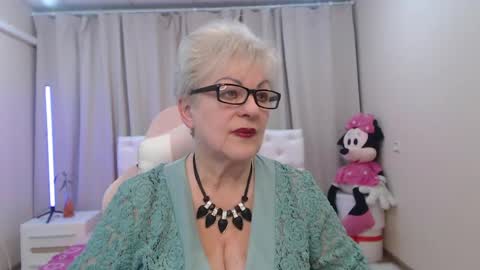 Snapshot of kaylesmoll chatting on May 9, 6:35 pm kaylesmoll online show from May 9, 6:35 pm