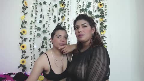 Snapshot of kaylie_and_dakota_ chatting on December 17, 8:45 am kaylie and dakota online show from December 17, 8:45 am