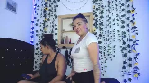 Snapshot of kaylie_and_dakota_ chatting on October 18, 2:07 pm kaylie and dakota online show from October 18, 2:07 pm