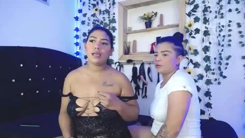 Snapshot of kaylie_and_dakota_ chatting on October 21, 10:49 am kaylie and dakota online show from October 21, 10:49 am