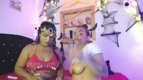 Snapshot of kaylie_and_dakota_ chatting on November 1, 12:34 am kaylie and dakota online show from November 1, 12:34 am