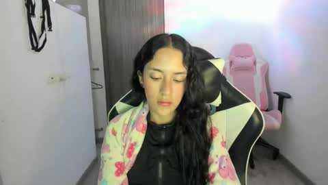 kaylie online show from November 8, 2:23 am