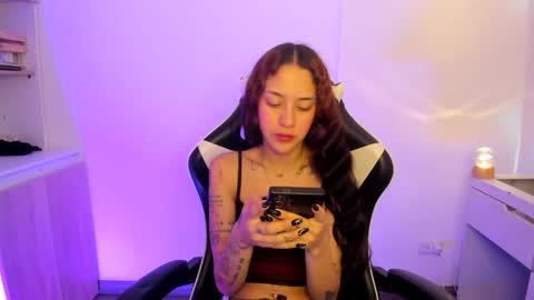 Snapshot of kaylie_xxx chatting on May 20, 12:11 pm kaylie online show from May 20, 12:11 pm