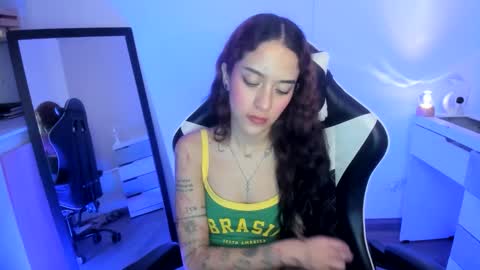 Snapshot of kaylie_xxx chatting on June 9, 11:38 pm kaylie online show from June 9, 11:38 pm